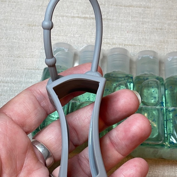 5X Bath & Body Fresh Water & Aloe Sanitizer - Picture 6 of 8